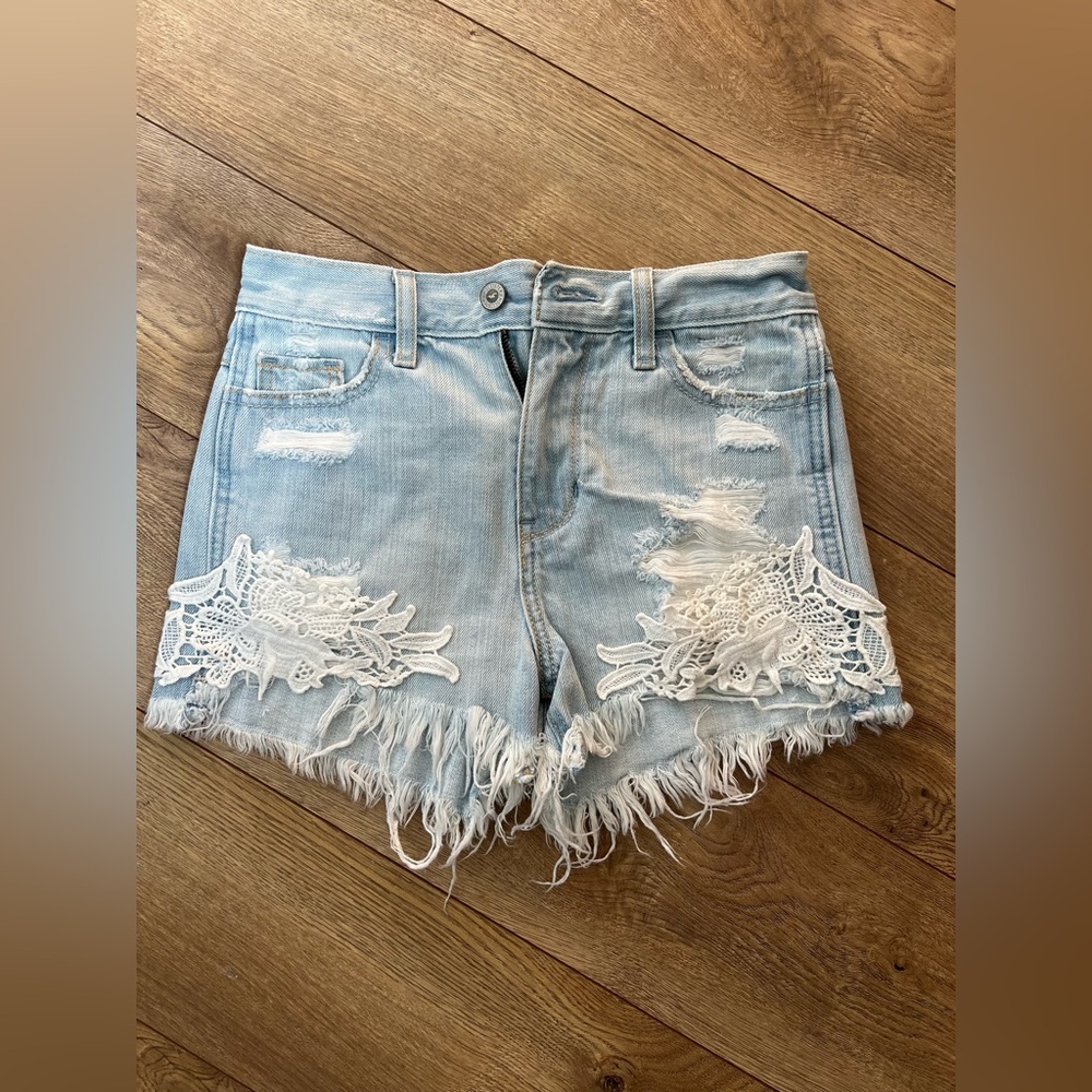 Hollister HighRise Short Short Size 0 (24)